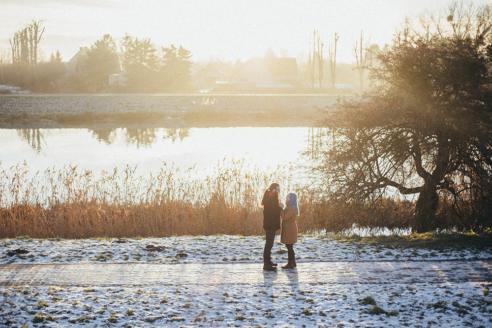 zimowa sesja nad wodą słońce