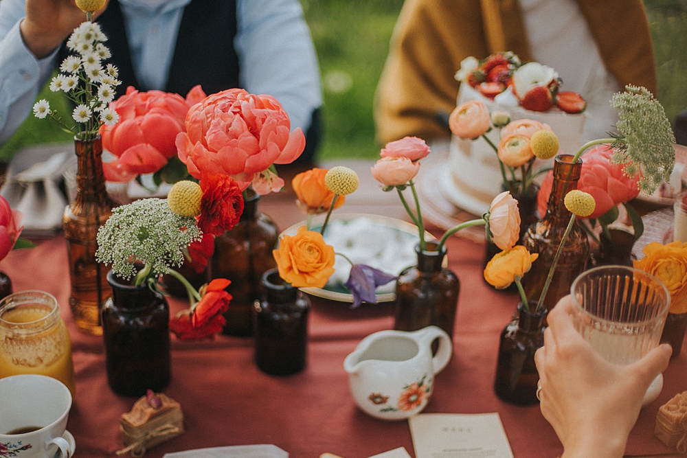 garden party przyjęcie ogród ceglarnia dekoracja stołu